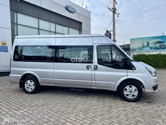 Ford Transit Cao cấp 2023