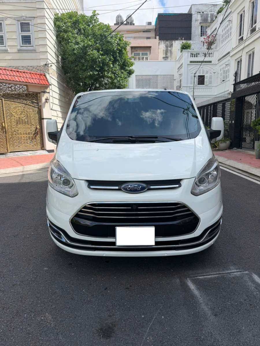 Ford Tourneo Titanium 2021 – Gia Đình Rộng Rãi, Đẳng Cấp