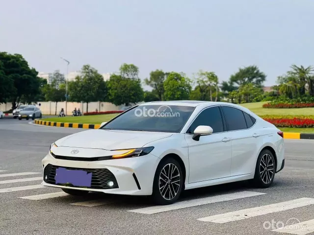 Toyota Camry 2.0Q 2025