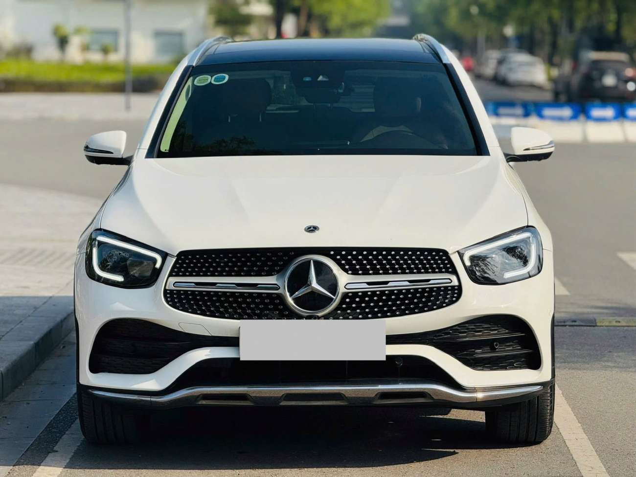 Bán xe Mercedes GLC 300 4Matic 2022, màu trắng