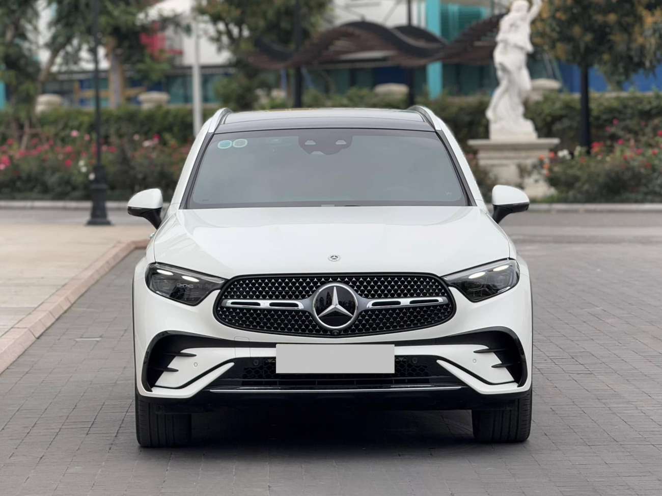 Bán xe Mercedes GLC 300 4Matic 2024, màu trắng