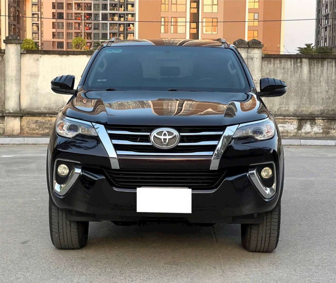 Bán xe Toyota Fortuner 2.4G 4×2 AT 2020, màu đen