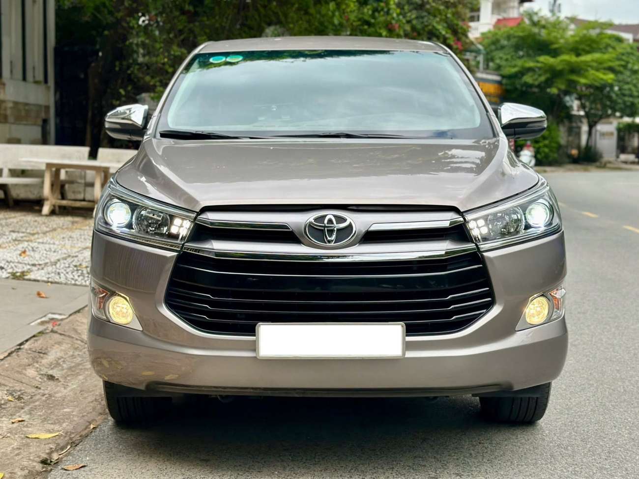 Bán xe Toyota innova 2.0V 2019 Đồng Ánh kim