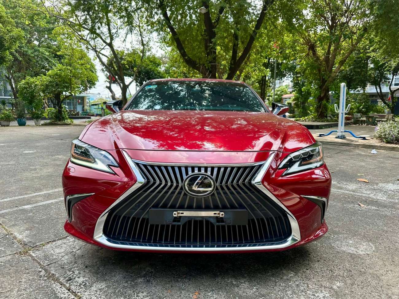 Bán xe Lexus ES 250 2022, màu đỏ