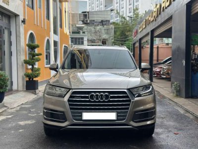 Bán xe Audi Q7 2.0 AT 2017, màu xám bạc