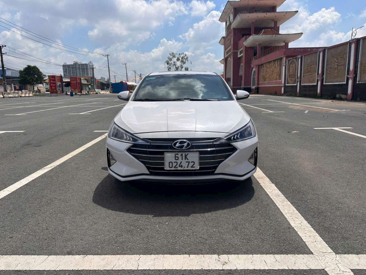 Huyndai Elantra 1.6 AT bản full cửa sổ nóc sx 2021 zin cọp không lỗi.
