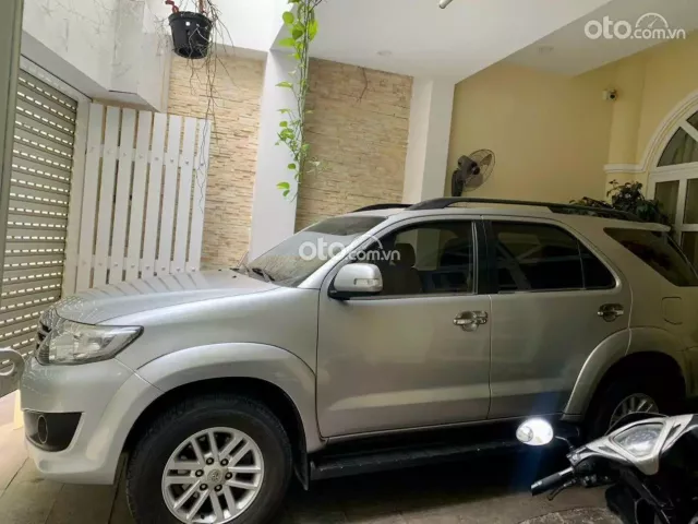 Toyota Fortuner 2.7V 2012