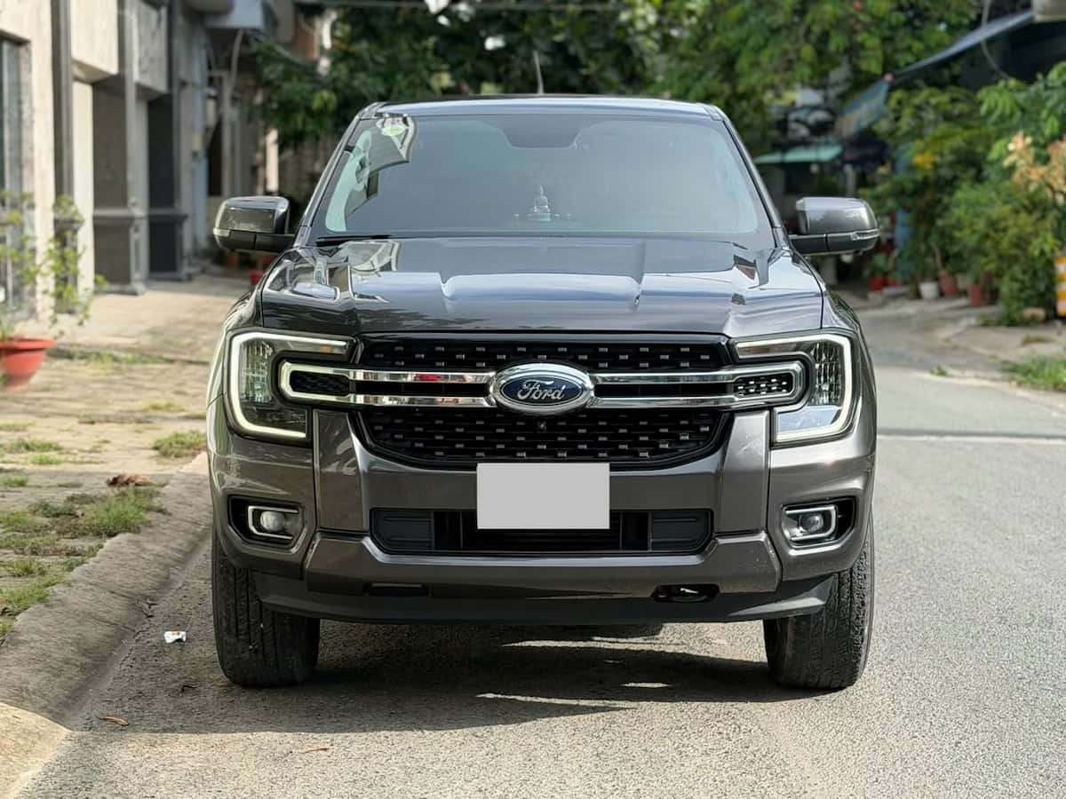 Ford Ranger XLT 2023. 4 vỏ zin theo xe