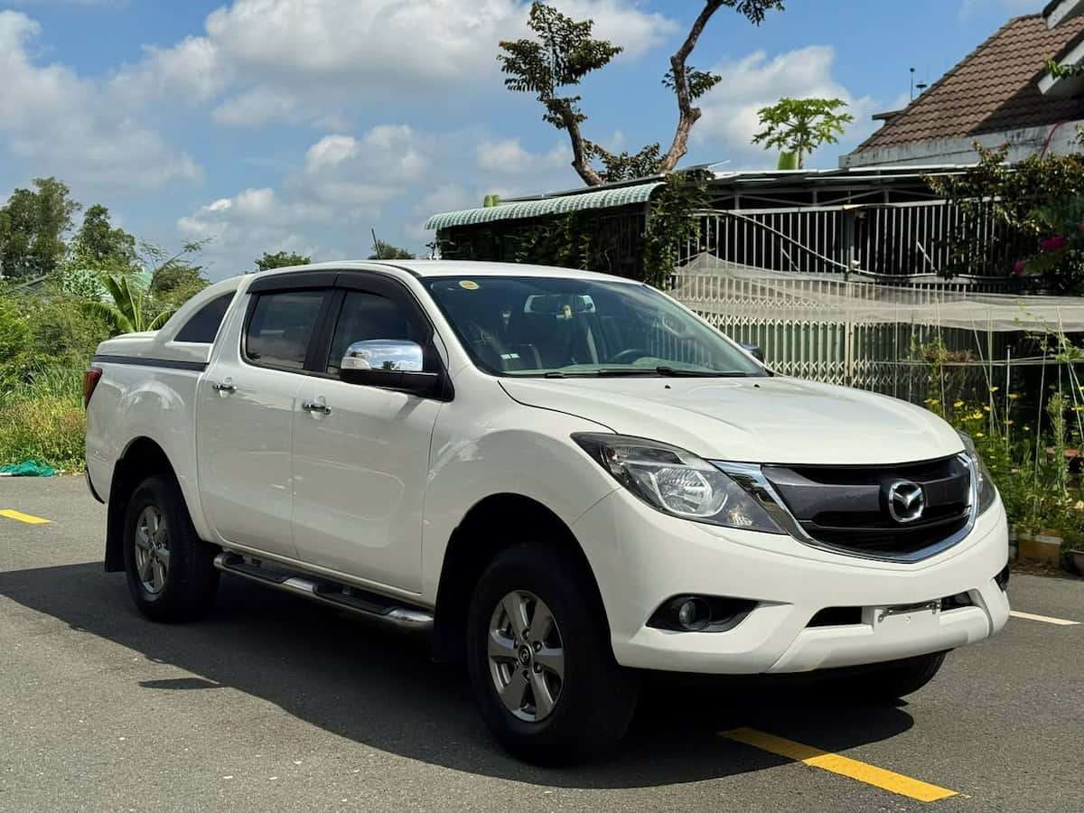 Bán xe Mazda BT-50 sx2018 2 cầu số sàn
