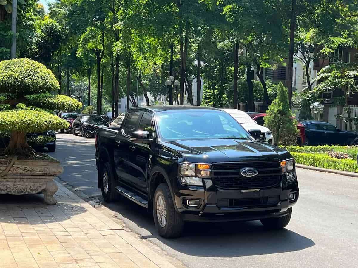 Ford Ranger XLS AT 2023 – Bán tải đẹp, chất