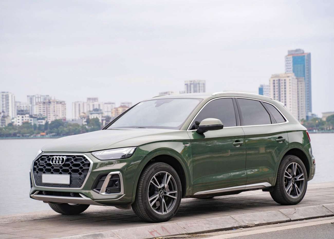 Audi Q5 S-Line màu cực độc, check test thoải mái