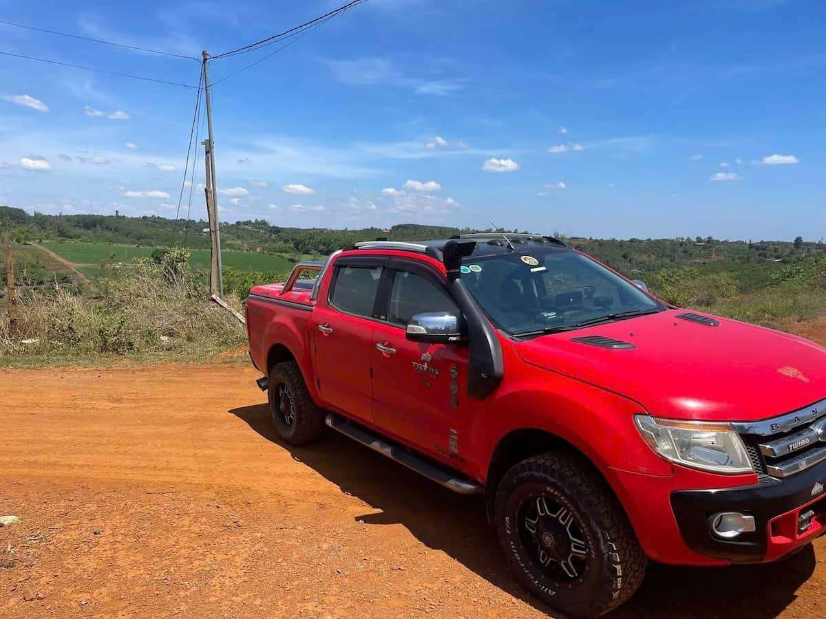 Bán xe Ford Ranger XLT số sàn hai cầu 4×4