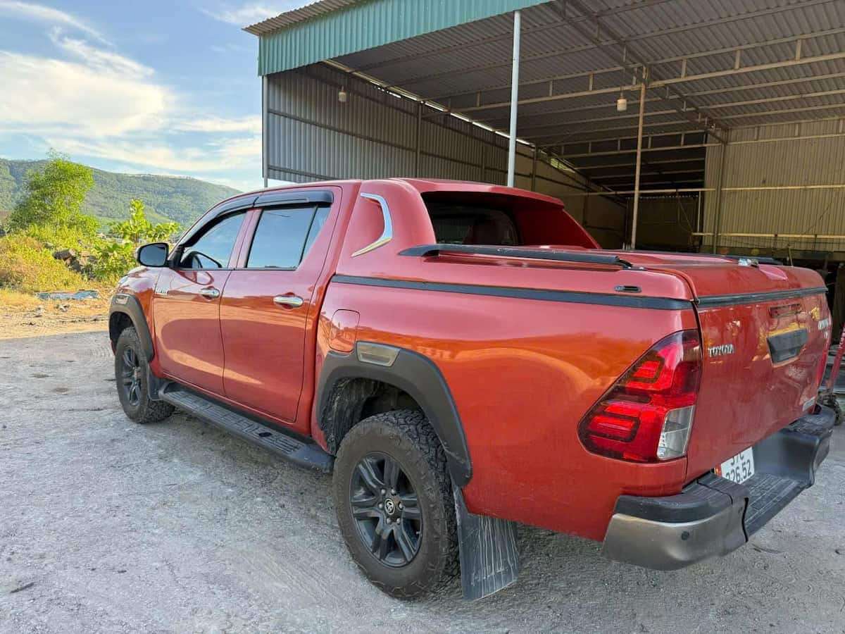 Bán xe Toyota Hilux 2021