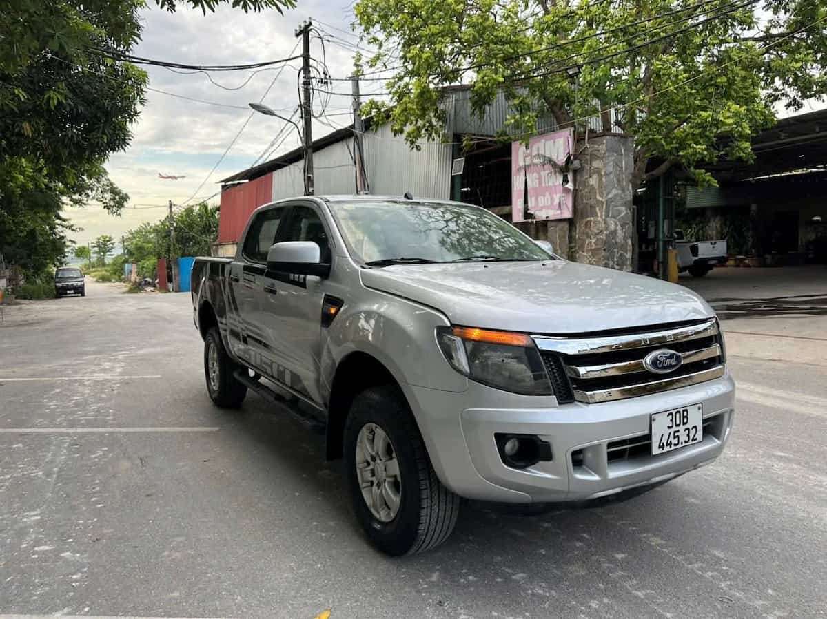 Bán xe Ford Ranger sx 2014 xe đẹp nét căng