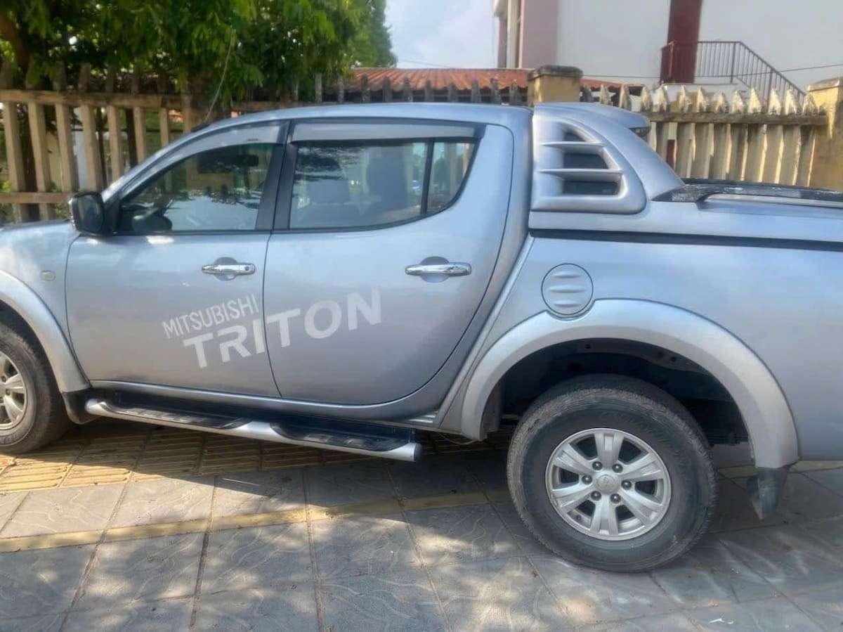 Triton sản xuất 2011 số tự động 2 cầu