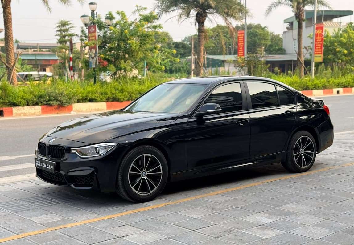 Bmw 320i 2012 bản full lên rất nhiều đồ chơi