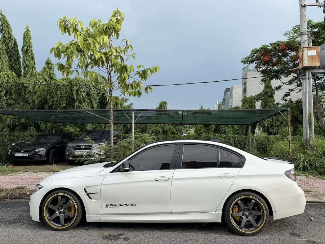 BMW 320i Sản xuất 2013 UP Full đồ chơi