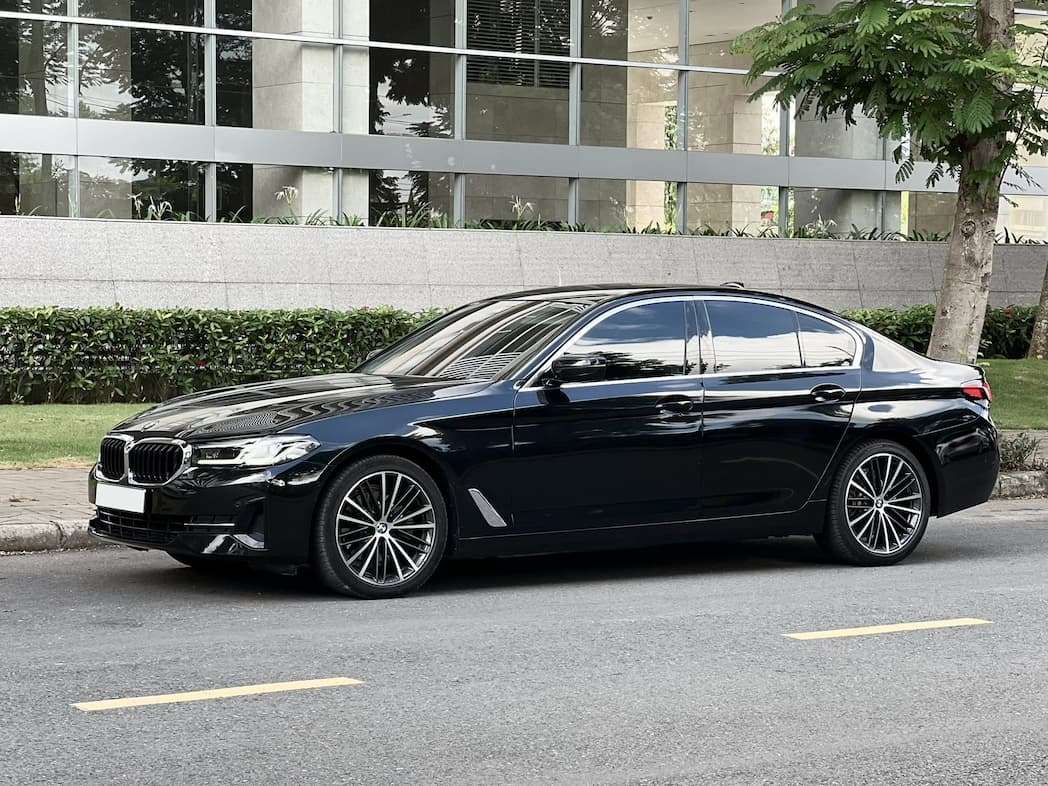 BMW 520i Luxury Sxuất 2022 G30 – 1 chủ từ đầu