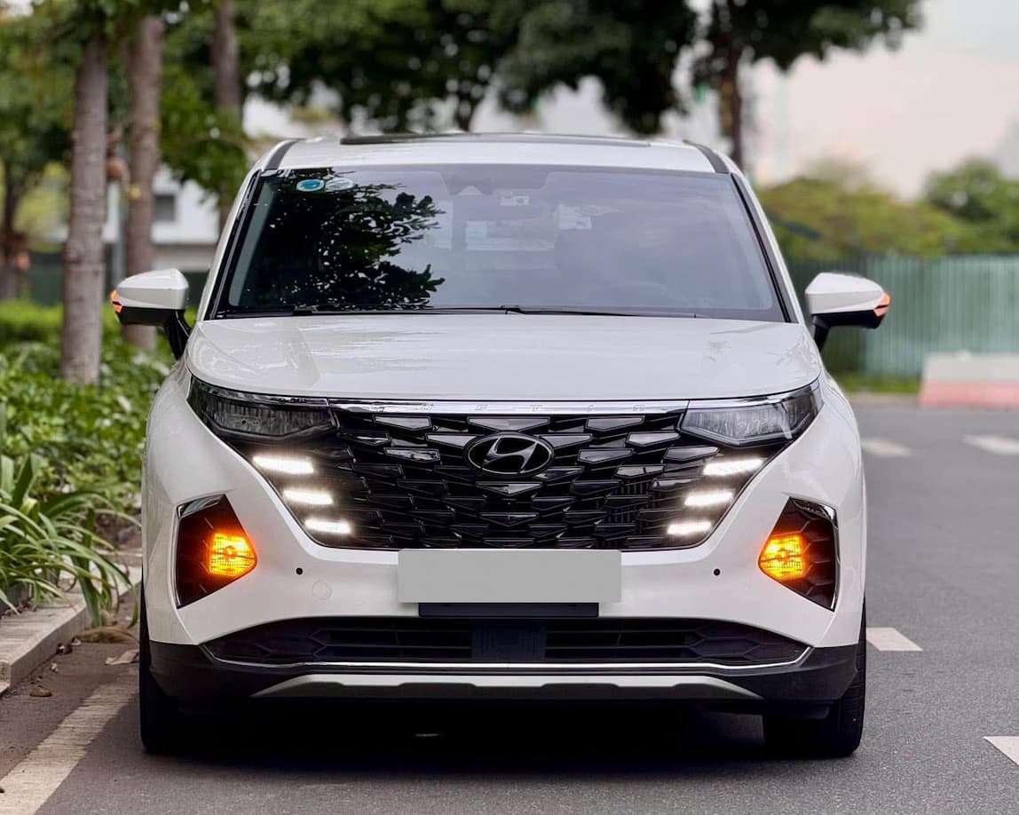 Custin 2024 2.0 cao cấp 20000km