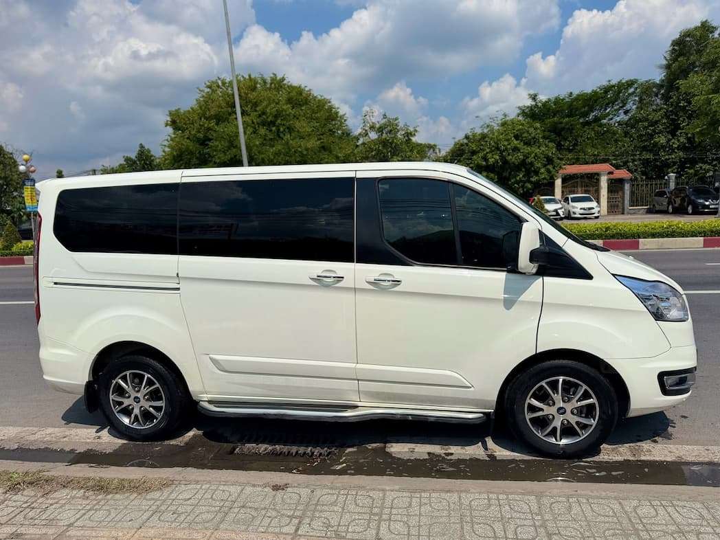 Ford tourneo model 2020 titantium siu lướt