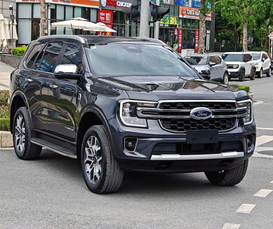 Ford Everest 1 cầu Titanium sx2023 chạy 5v km