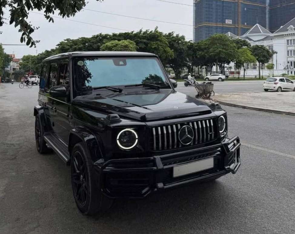 G63 AMG sản xuất 2021 màu đen bóng nội thất đỏ