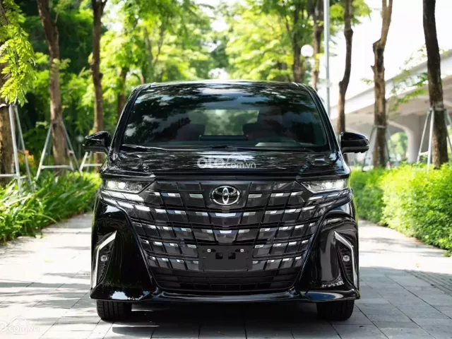 Toyota Alphard Executive Lounge 2025