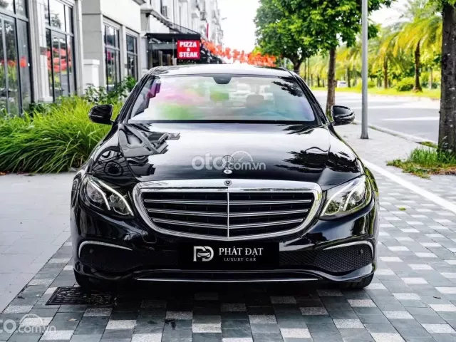 Mercedes-Benz E200 AMG 2019