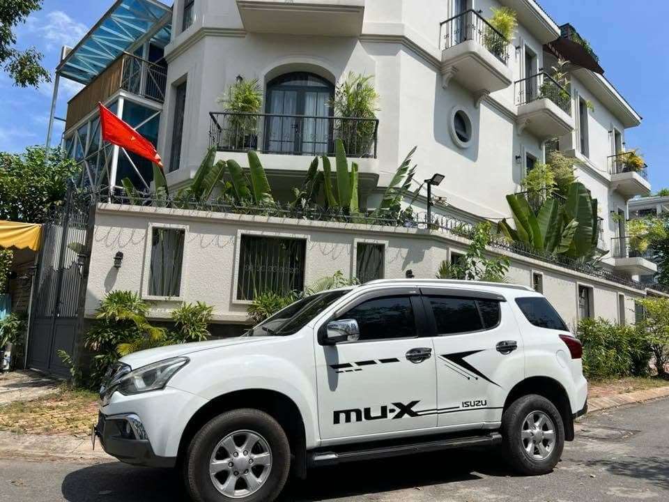 ISUZU MU-X Dầu – Sàn
