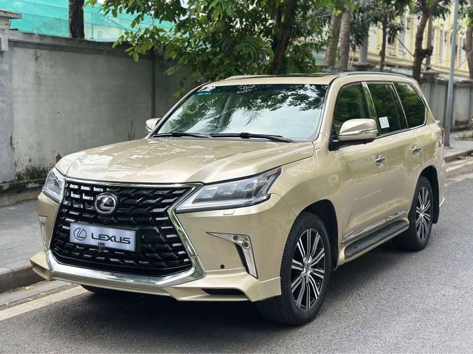 Lexus 570 2008 up form từ trong ra ngoài