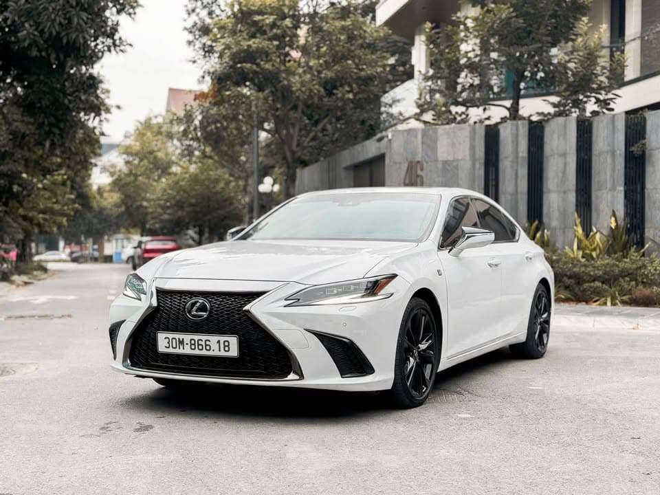 Lexus ES250 F-sport 2022 chạy 6,9vạn