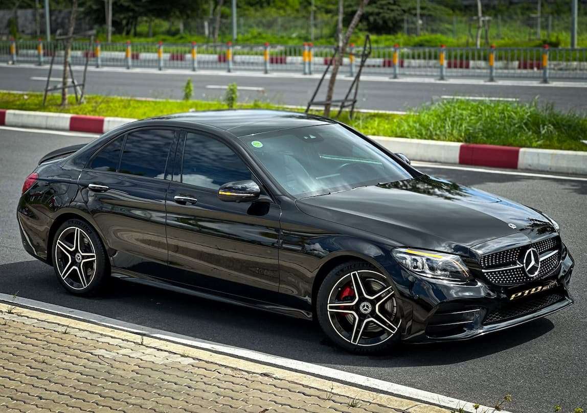 MERCEDES C300 AMG 2021 – ĐEN FULL KỊCH OPTION