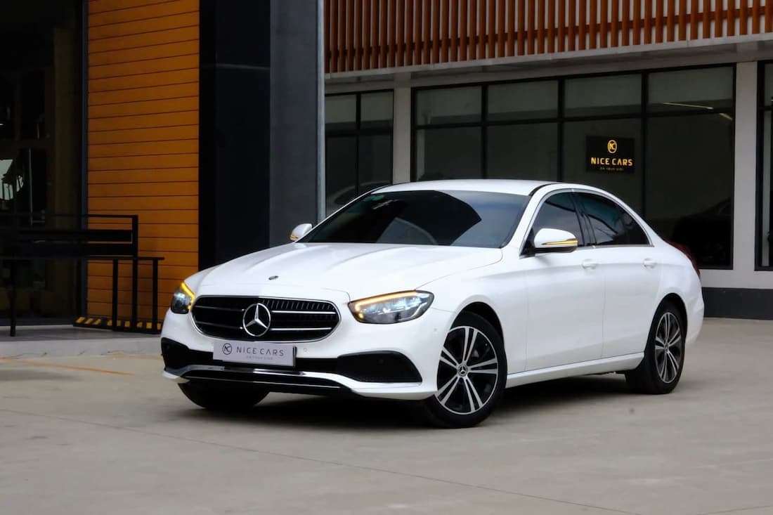 Mercedes E180 Sản xuất 2021 Màu trắng nội thất đen