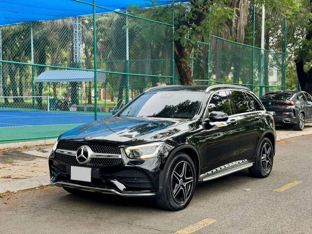Mercedes GLC300 sản xuất 2020 màu đen ghế kem