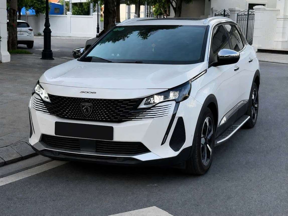 Peugeot 3008 bản Premium có cửa nóc 2025