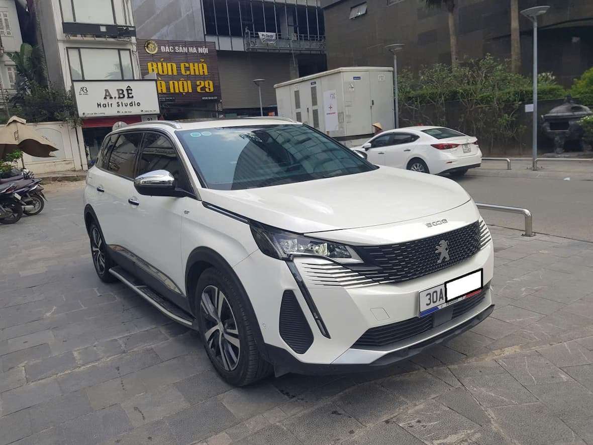 Peugeot 5008 GT sản xuất 2022 trắng chạy hơn 5v xịn