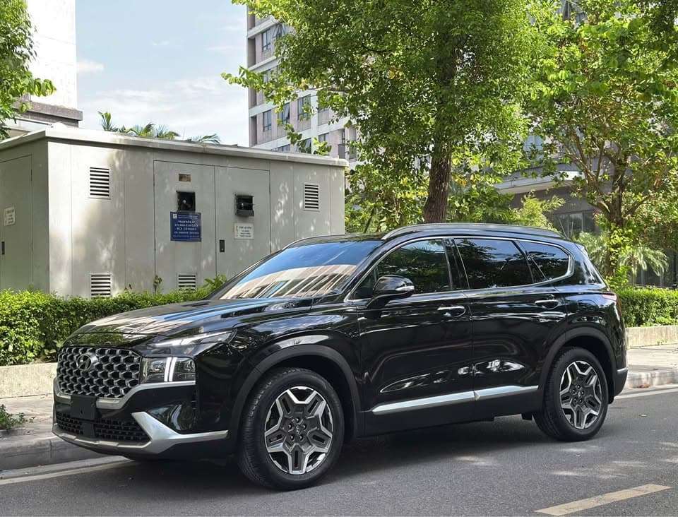 Santafe 2023 xăng cao cấp