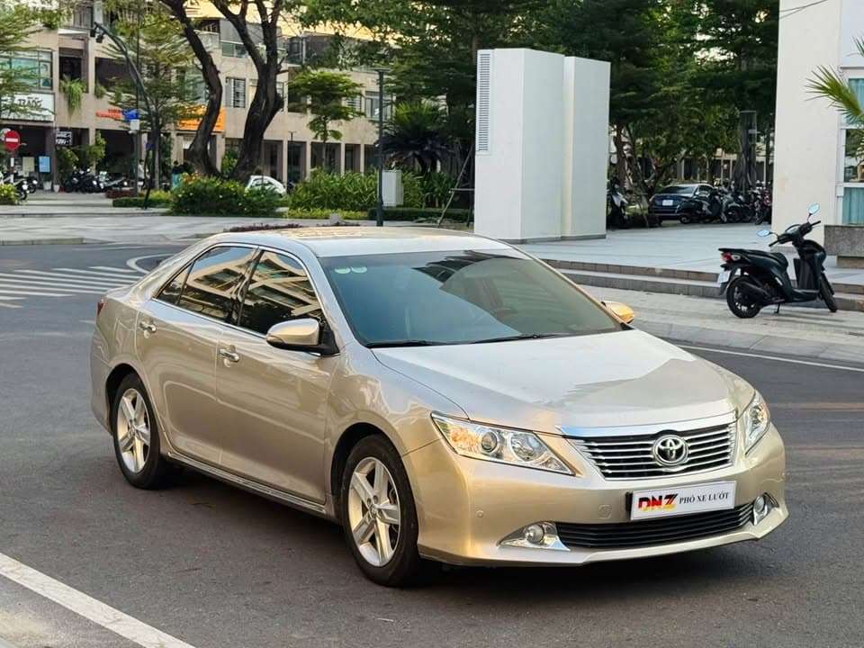 Toyota Camry 2.5 Q 2014