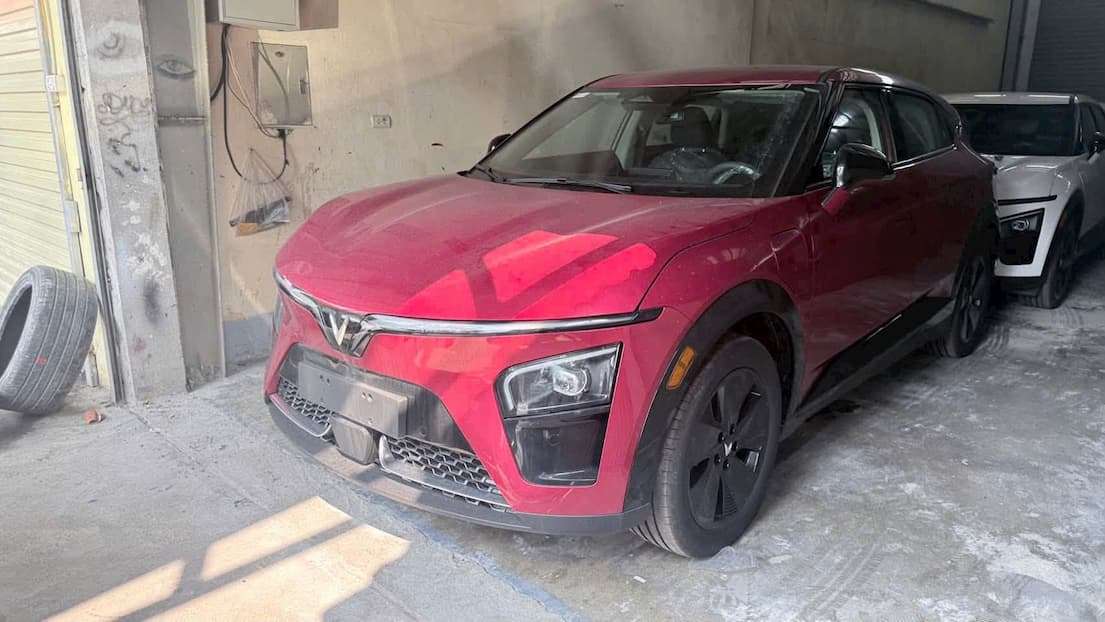 VF7 eco Vin2026 có HUD màu đỏ