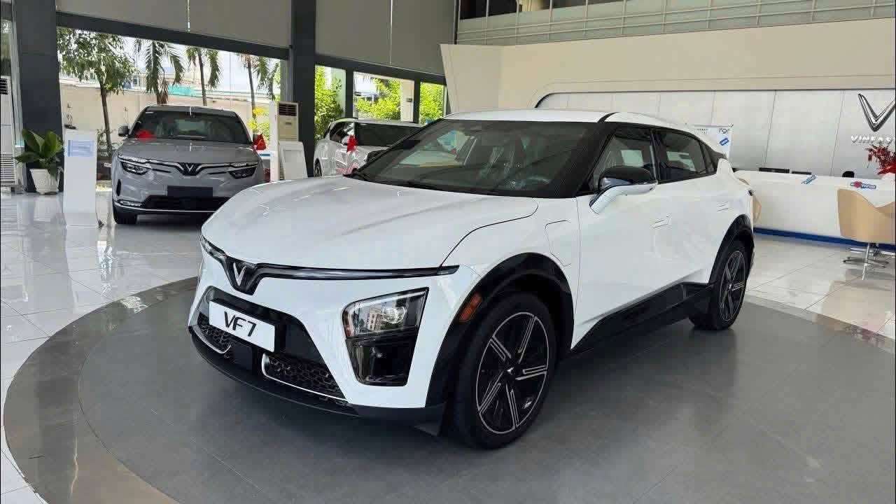 Vf7 plus 1 cầu màu trắng nội thất nâu
