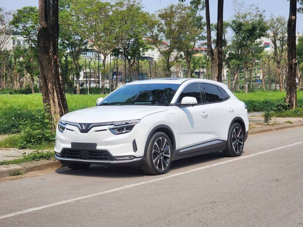 VF8 Plus 2022 SDI trắng nội thất xanh