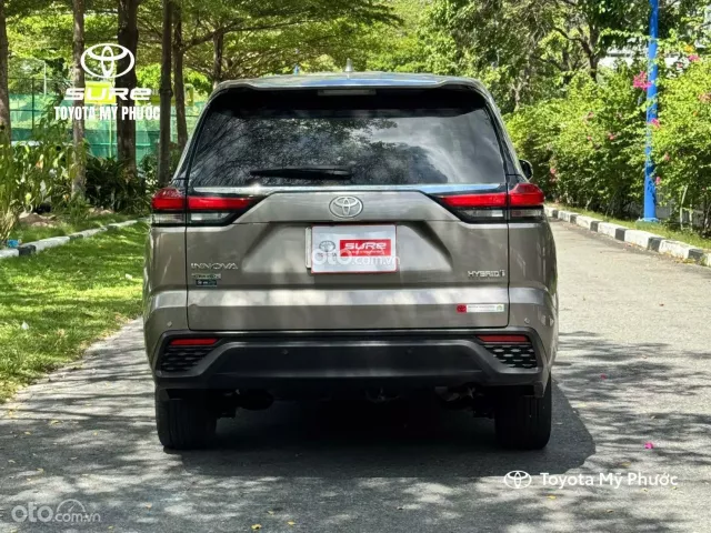 Toyota Innova Cross Hybrid 2024