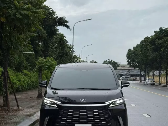 Lexus LM500h 6 ghế 2025
