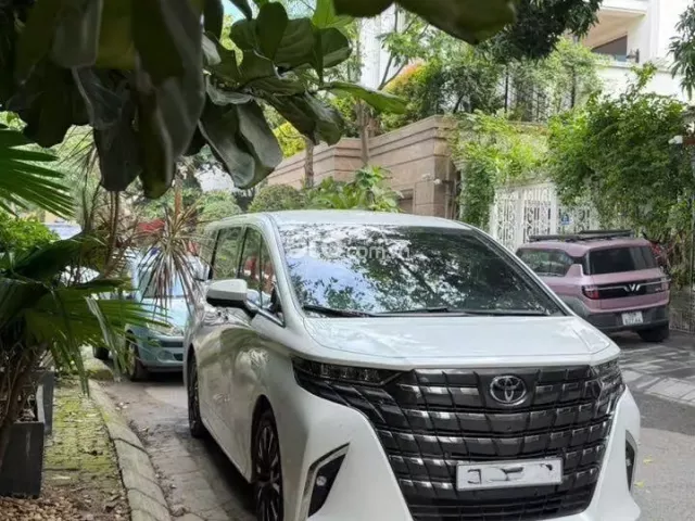 Toyota Alphard Executive Lounge 2025