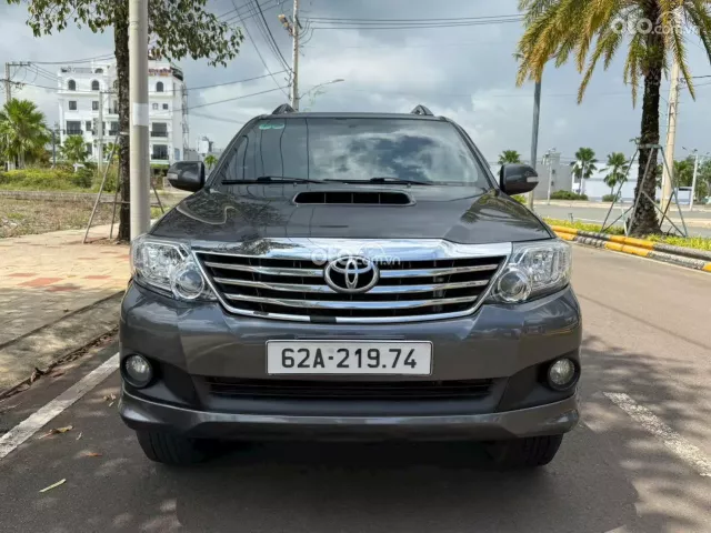Toyota Fortuner 2.4 MT 4×2 2014