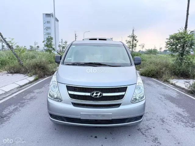 Hyundai Grand Starex 2.4 AT 2012