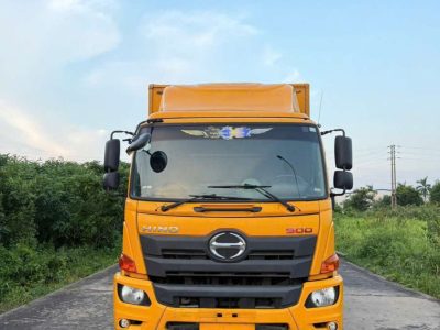 Cty Bán 3 Xe Hino FG 2018 dài 8m6 kín