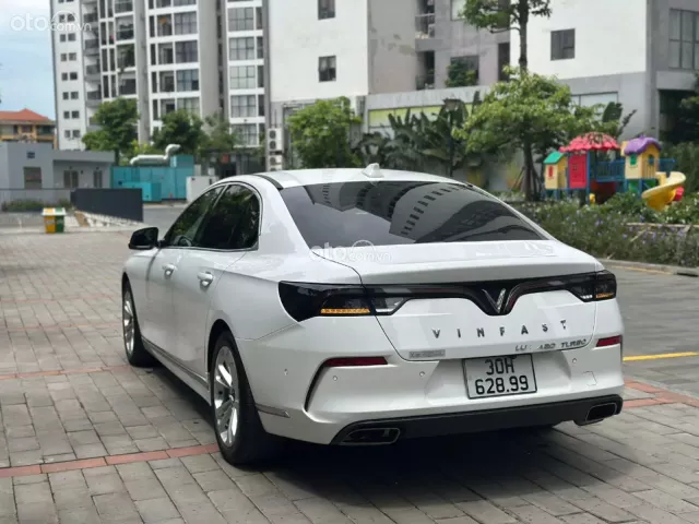 VinFast LUX A2.0 Cao cấp 2022