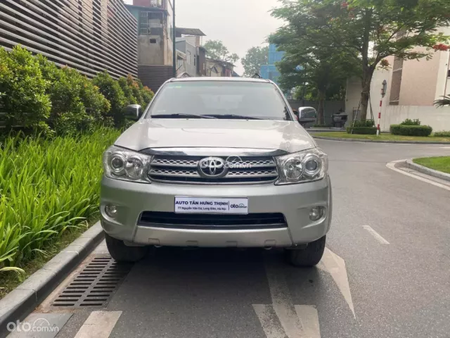 Toyota Fortuner 2.4 MT 4×2 2012